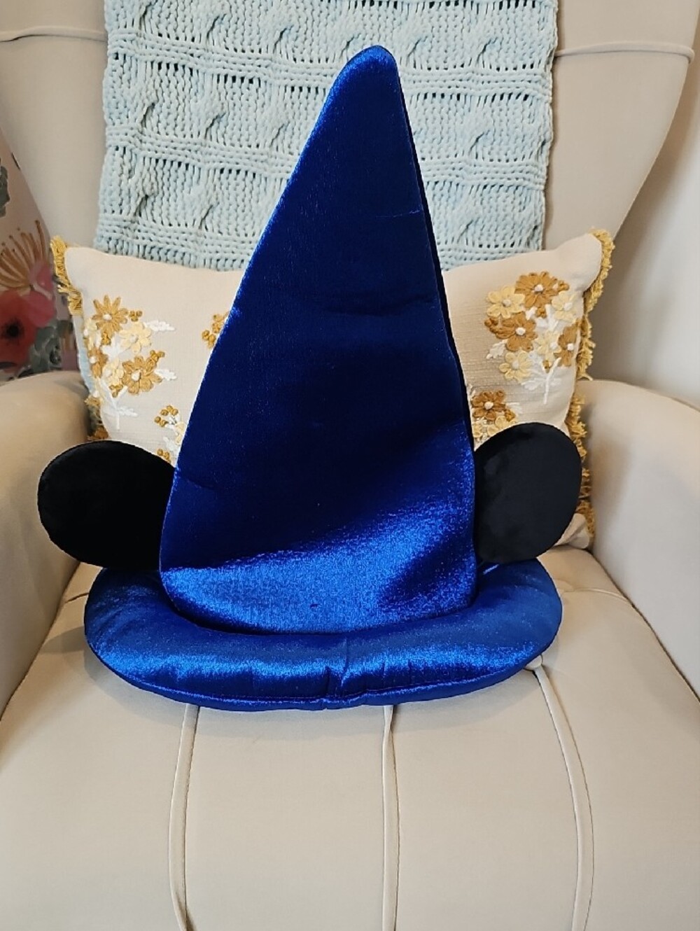 Disney Mickey Ears Light Up Wizard Hat - Picture 2 of 4